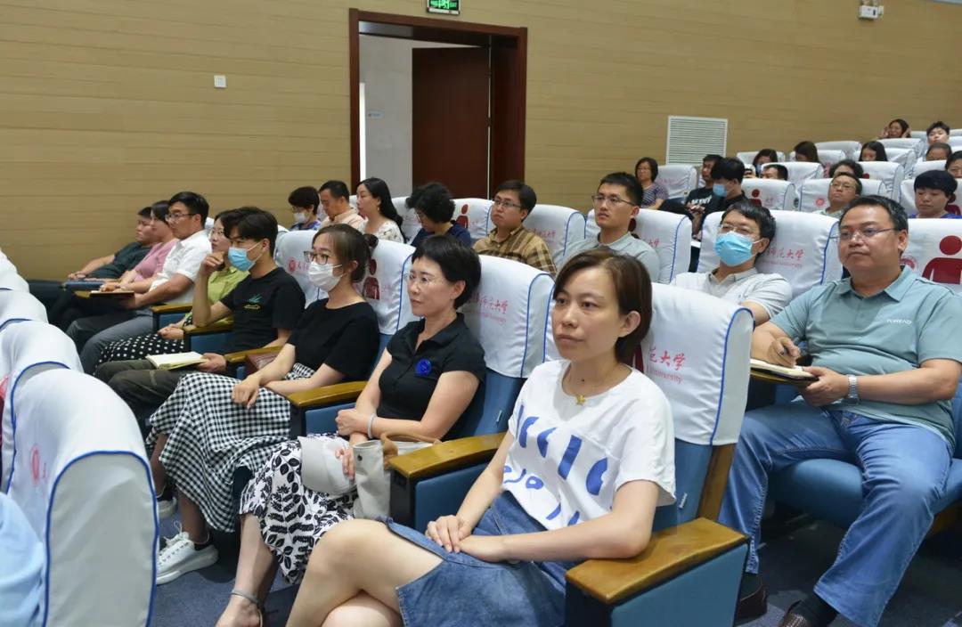 报告会现场
